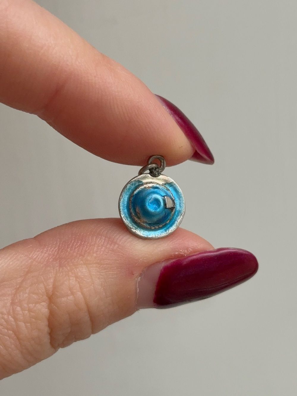 Vintage Alpine Hat Silver Lightweight Charm Pendant with Blue Enamel - Picture 3 of 5